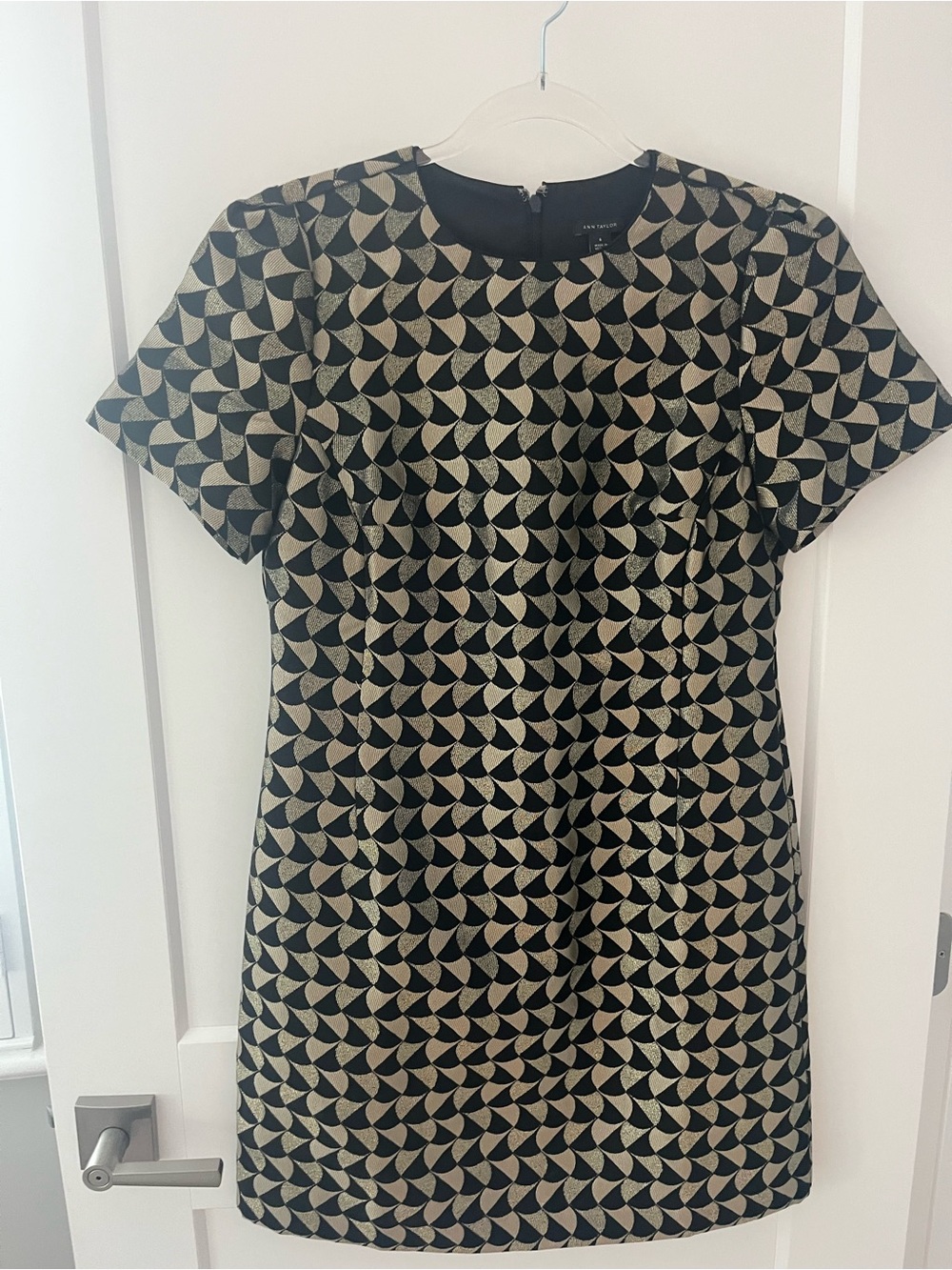 Ann Taylor Black and Gold Patterned Short Sleeve Shift Dress